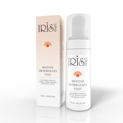 mousse detergente viso con vitamina c, aloe, camomilla, elicrisio e acido ialuronico.